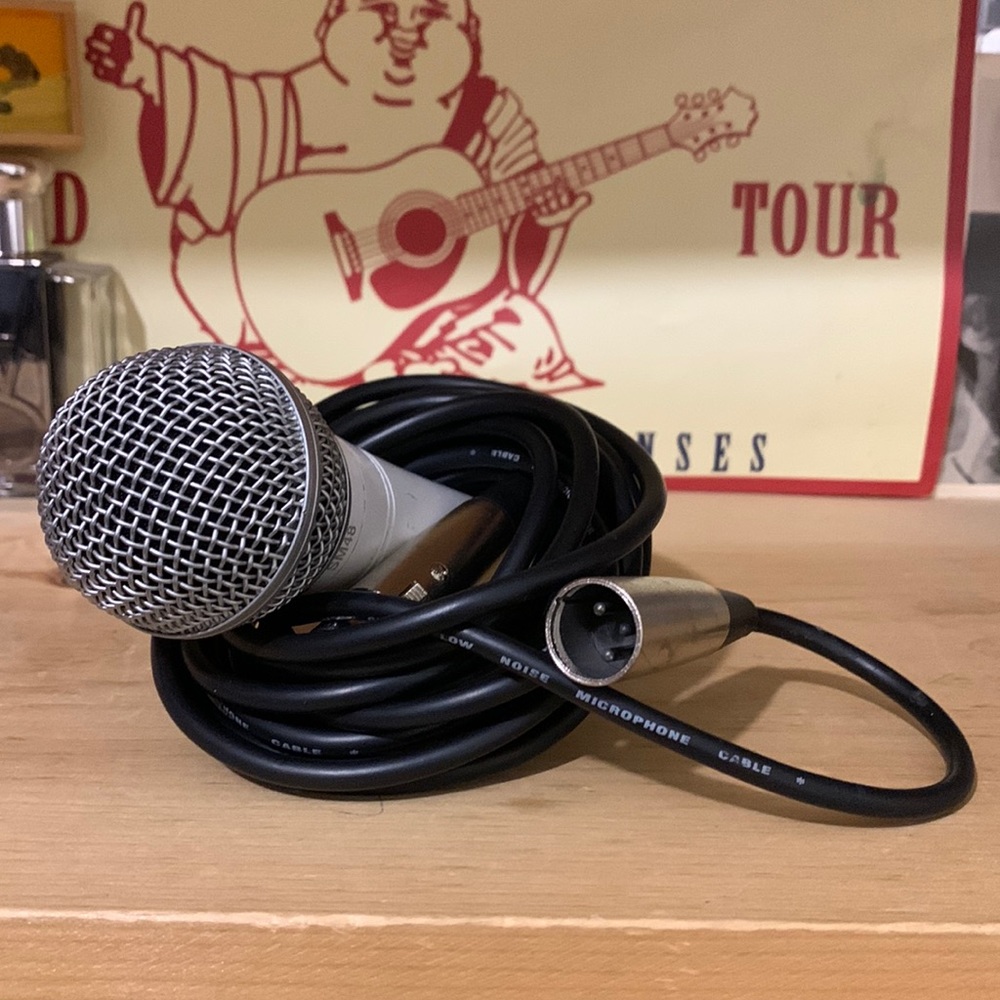 SHURE SM48 Cardioid Dynamic Vocal Microphone w/Shock-Mounted Cartridge + Cable